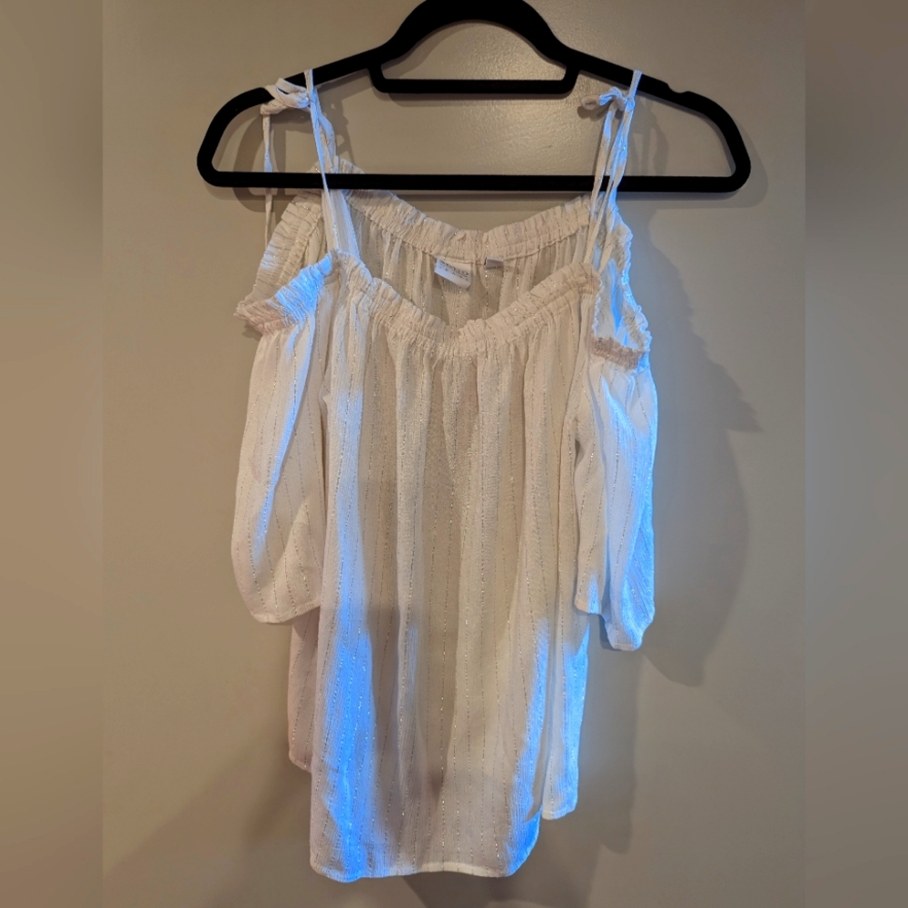 NWT NY and Company white off the shoulder top with silver metallic stripes XL